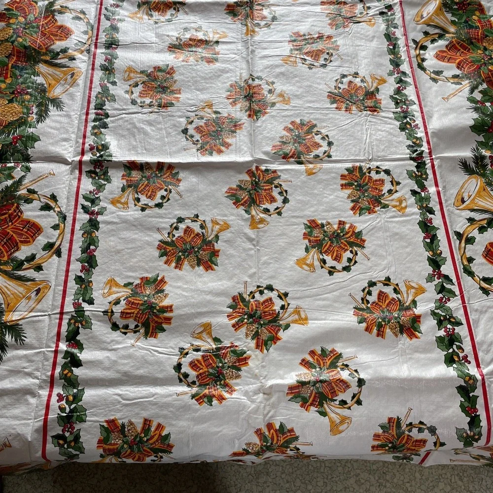 5 Vintage Matching Lined Table Cloths Winter Christmas Wipeable Round Rectangle
